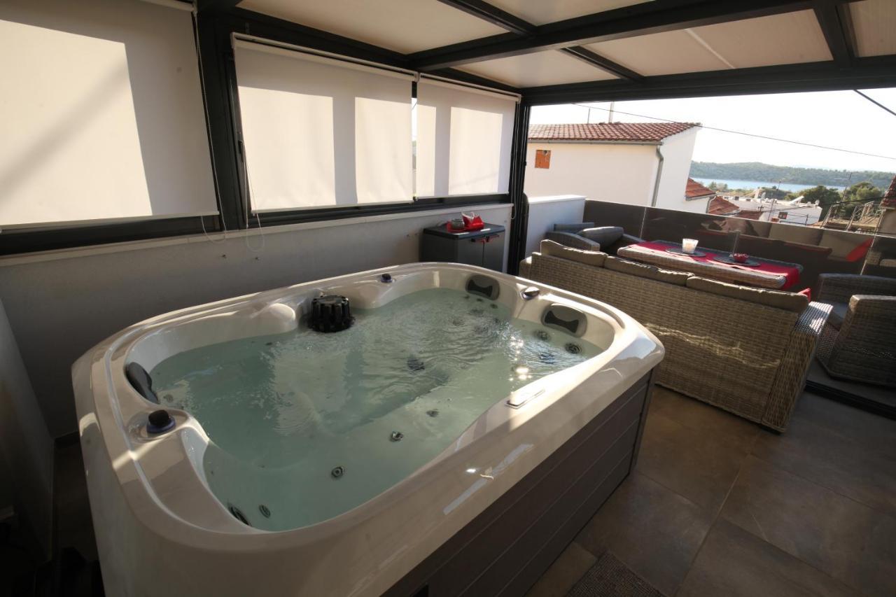 שיבניק Luxurious Seaview Apartment מראה חיצוני תמונה