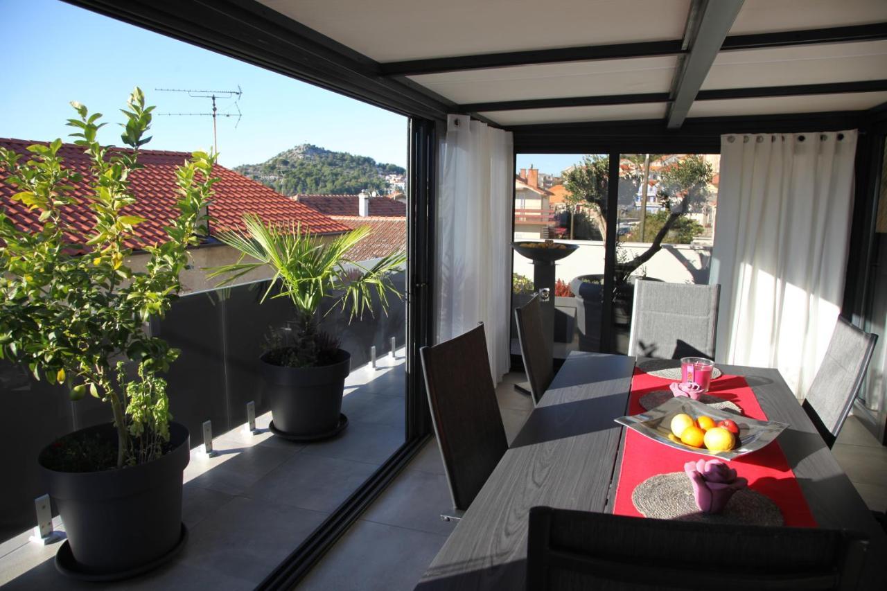 שיבניק Luxurious Seaview Apartment מראה חיצוני תמונה