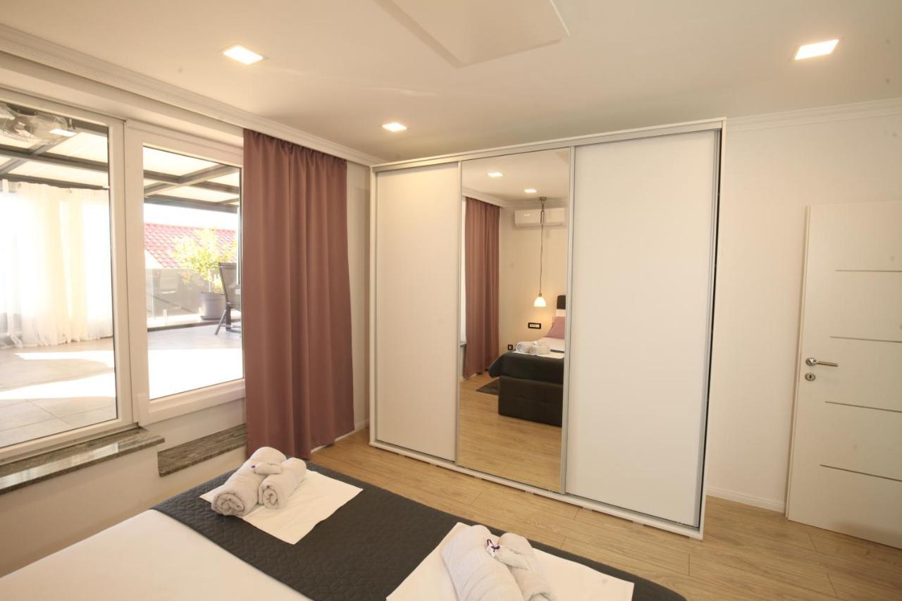 שיבניק Luxurious Seaview Apartment מראה חיצוני תמונה