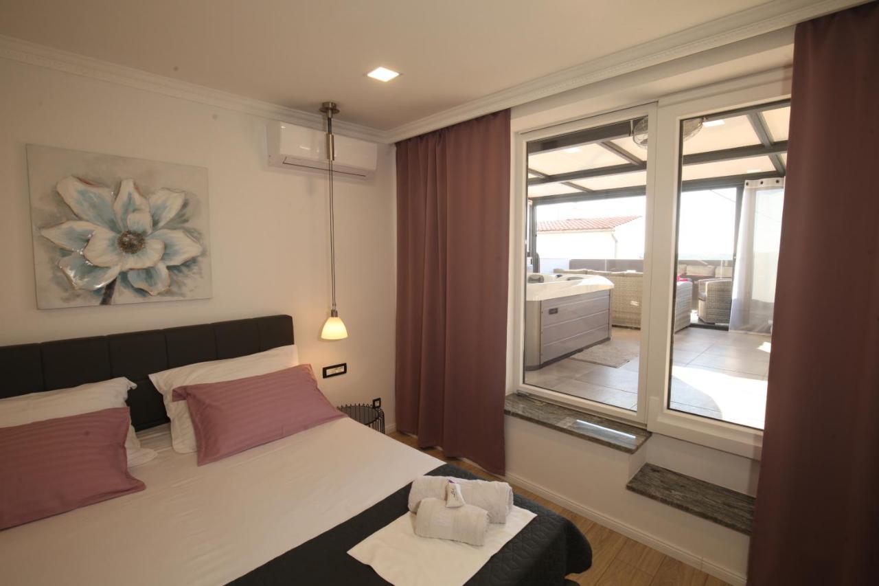 שיבניק Luxurious Seaview Apartment מראה חיצוני תמונה